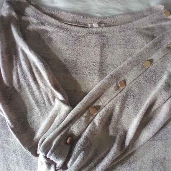 3/$15 Maurices off the shoulder sweater - Picture 1 of 6